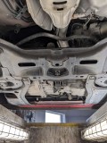 ピットにて下廻り検査