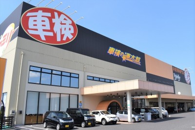 ２階建ての大型店舗