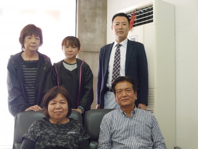 店舗スタッフとＴＡＡ南九州会場スタッフの関係は強固（写真右上はＴＡＡ南九州の船本幸希会場長）