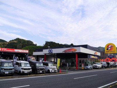 国道沿いに圧倒的スケールの店舗