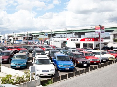 良質車がならぶ展示場